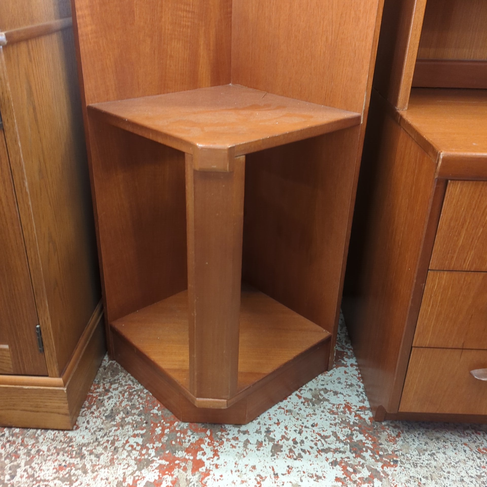 Corner Unit